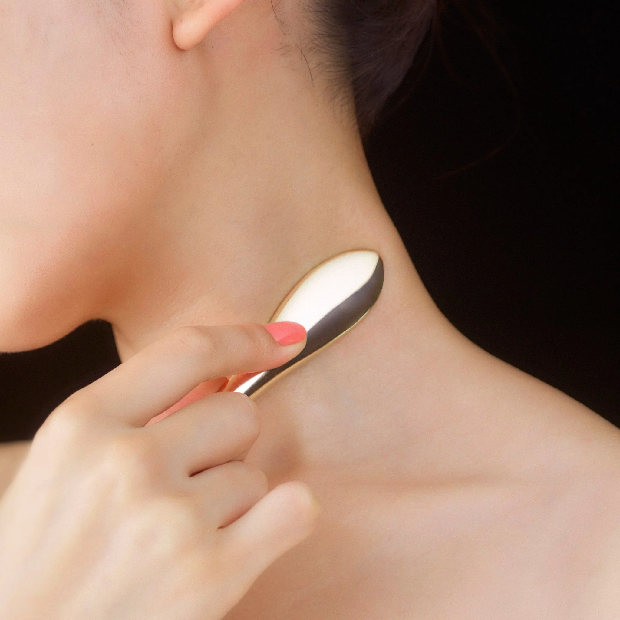 Decorte AQ Concentrate Neck Cream - Image 2
