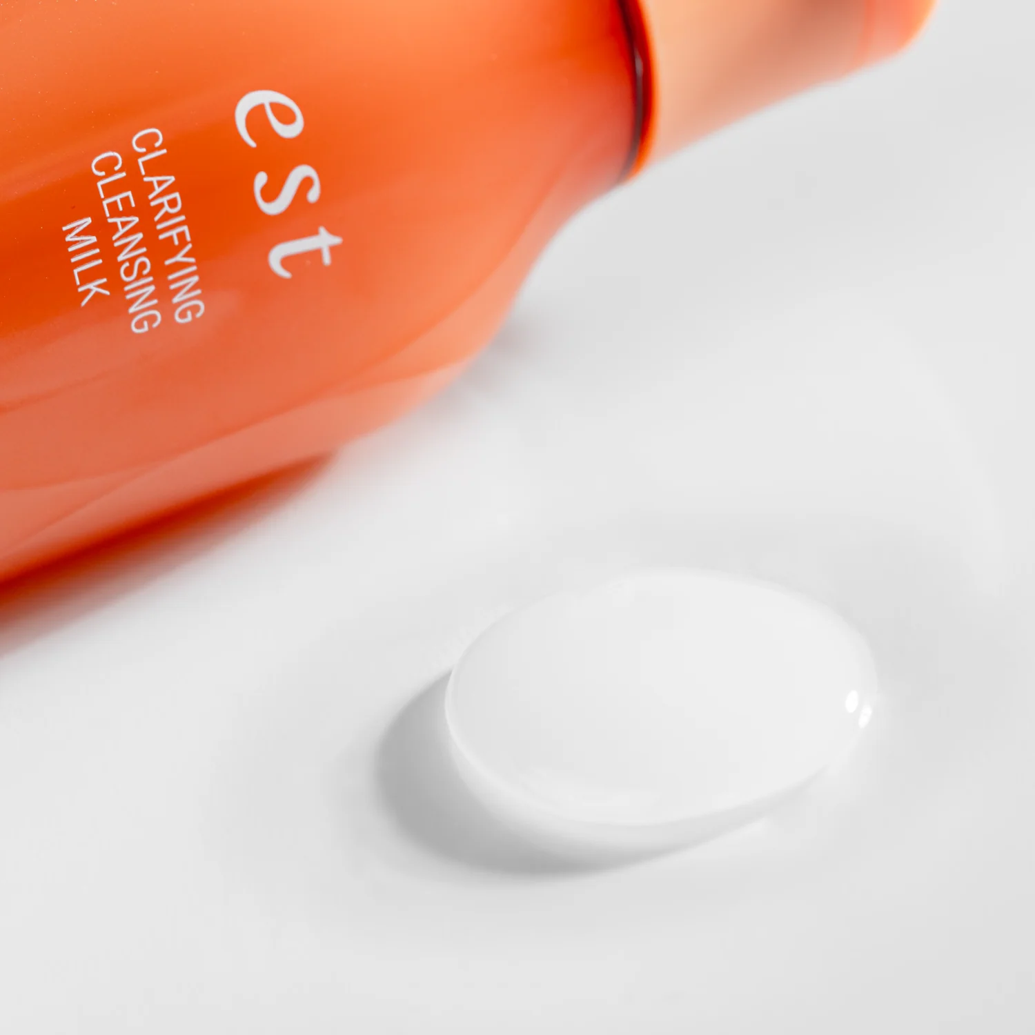 EST Clarifying Cleansing Milk - Image 3