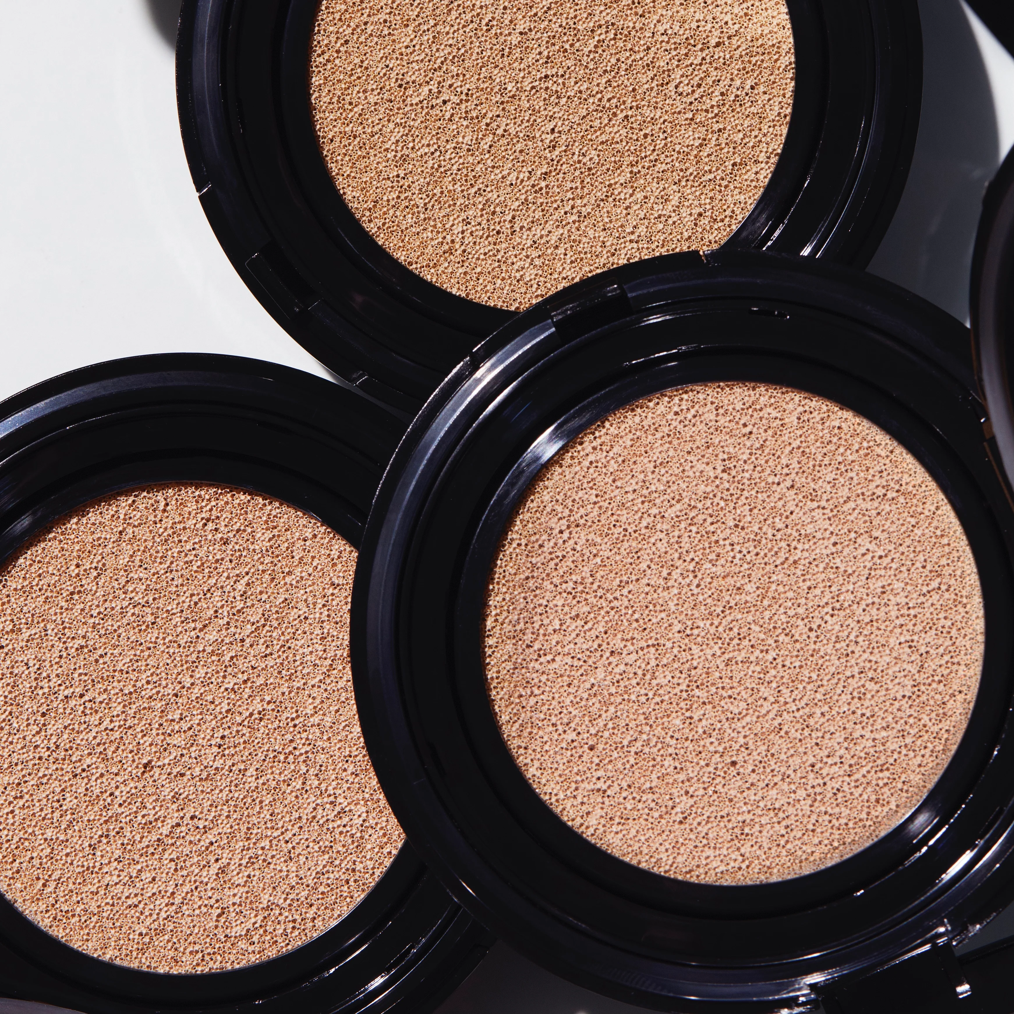 Femmue Everglow Cushion SPF25 PA++ - Image 2