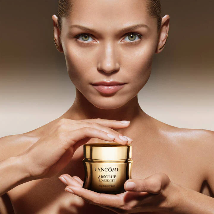 Lancome Absolue Regenerating Brightening Rich Cream - Image 3