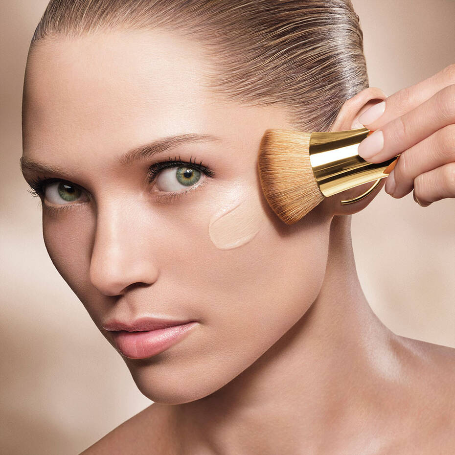 Lancome Absolue The Fluid Foundation - Image 2