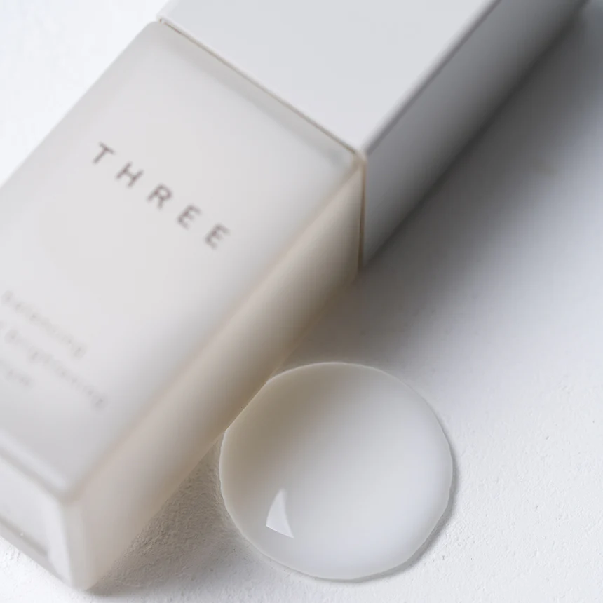 THREE Balancing Barrier Brightening Serum - Image 5