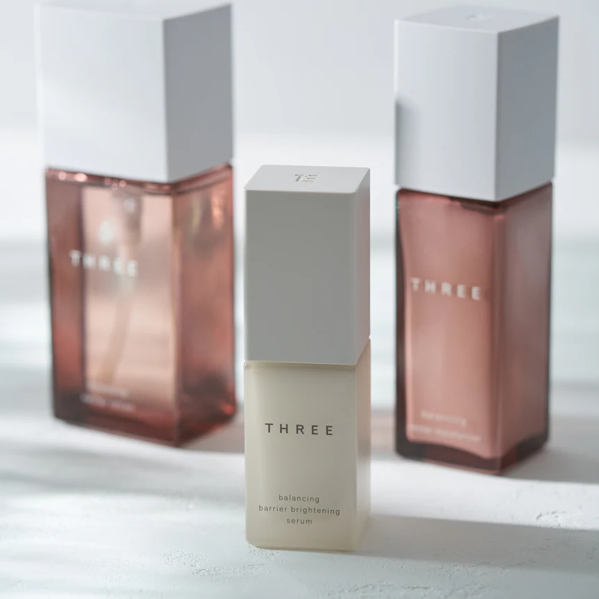 THREE Balancing Barrier Brightening Serum - Image 6