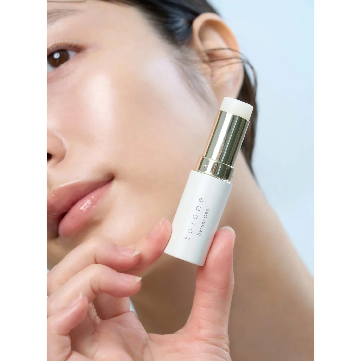 To/one Brightening Glow Serum - Image 2