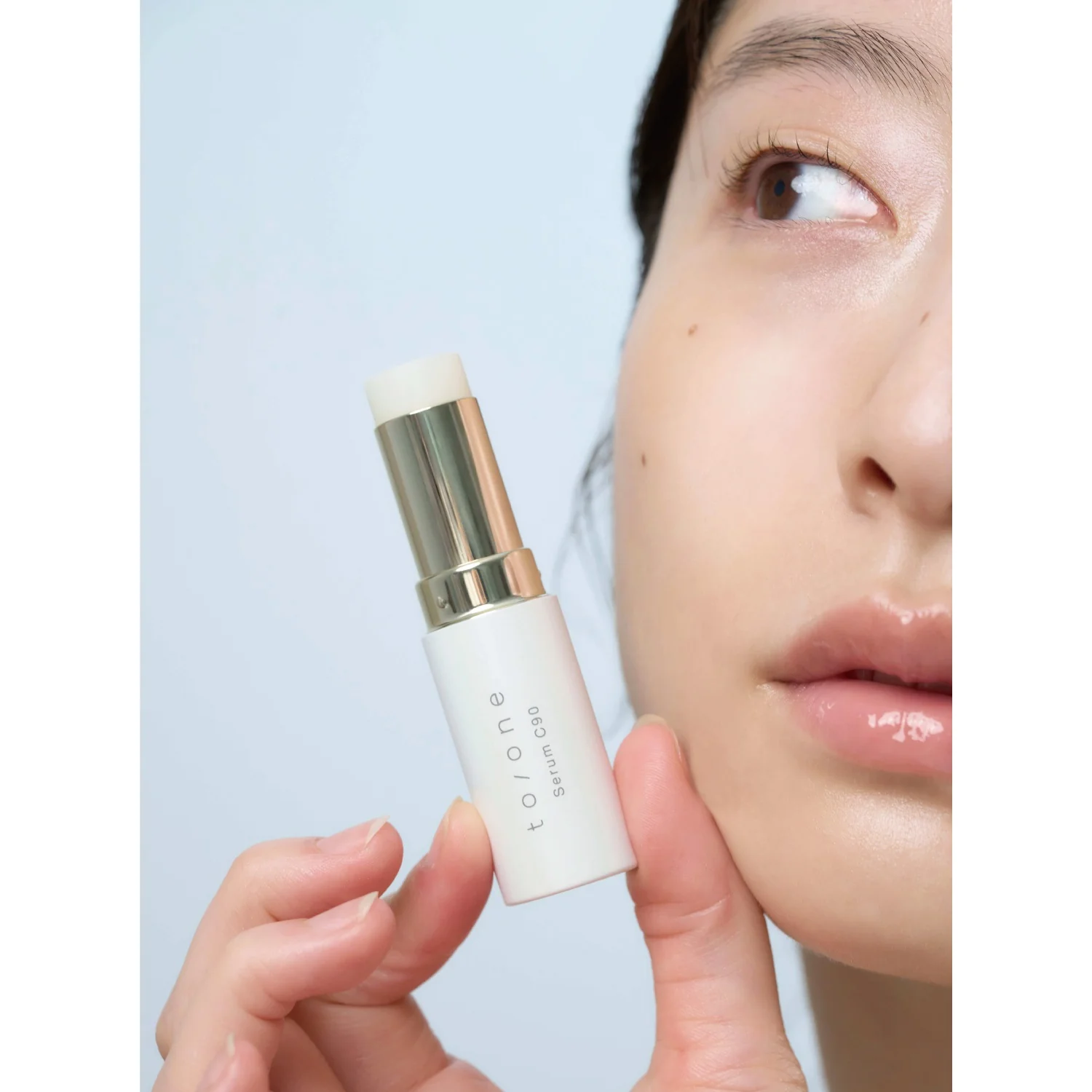 To/one Brightening Glow Serum - Image 3